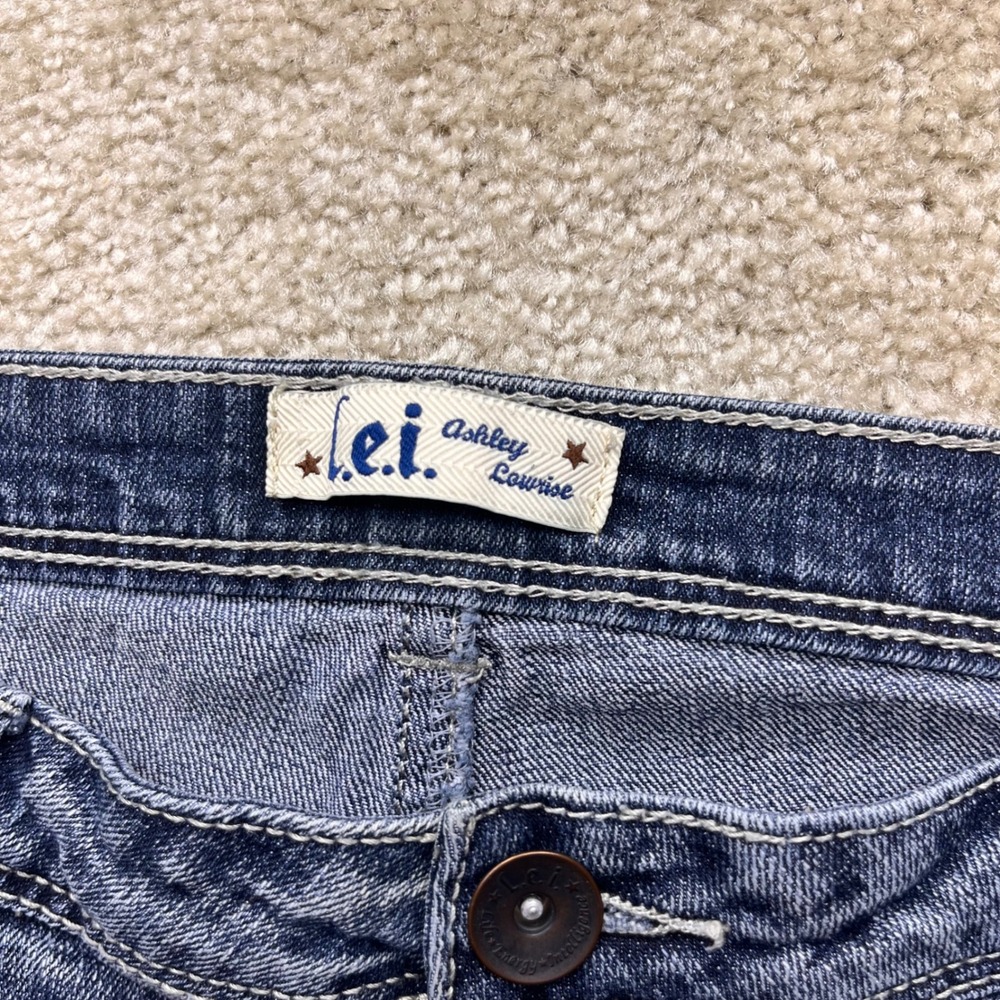 LEI Ashley Lowrise Denim Shorts Junior 11 Faded Blue Raw Hem Y2K Stretch Cutoffs - Picture 2 of 7